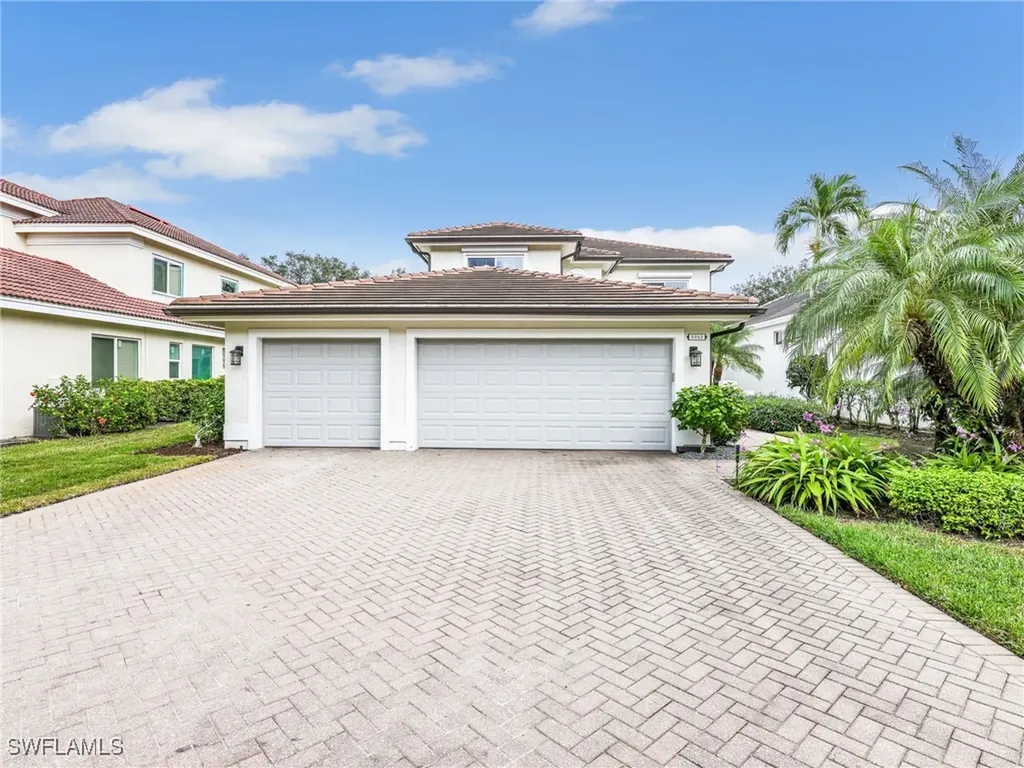 5242 Kensington High Street Naples FL 34105