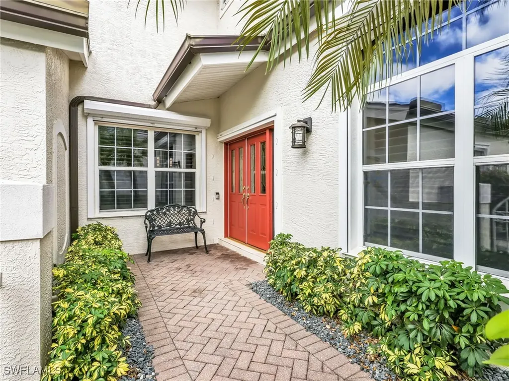 5242 Kensington High Street Naples FL 34105
