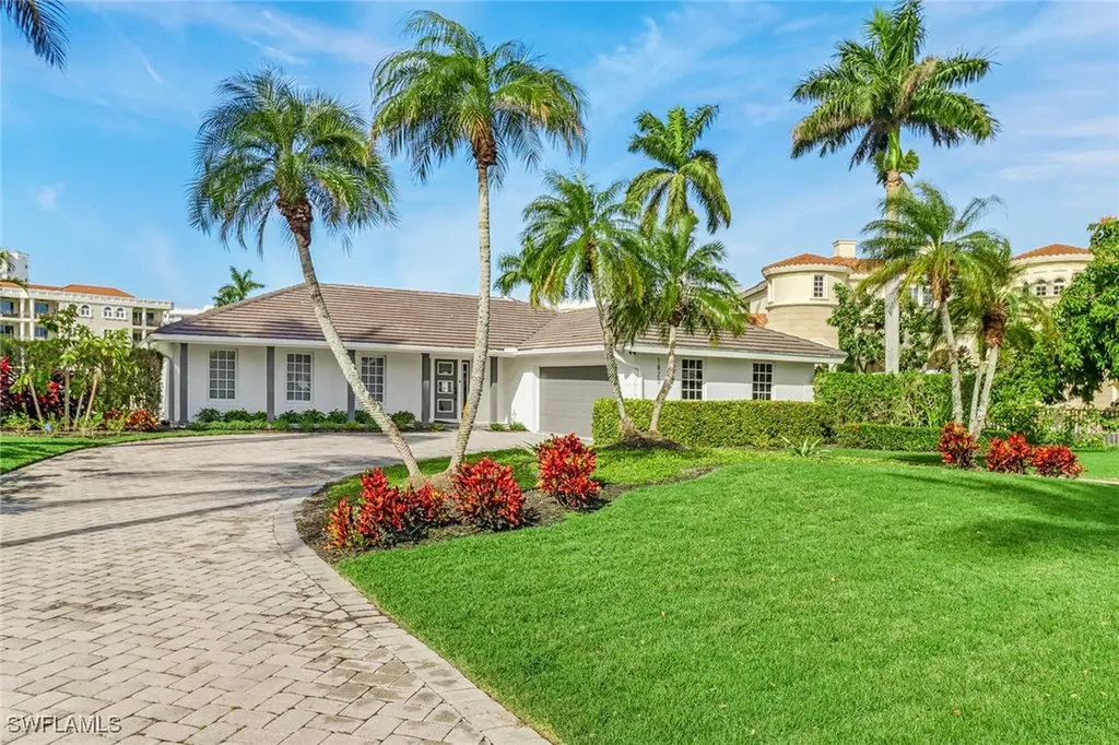 1823 Hurricane Harbor Lane Naples FL 34102