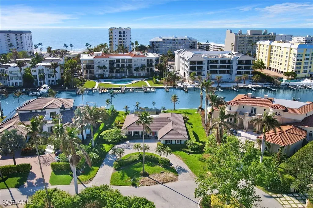 1823 Hurricane Harbor Lane Naples FL 34102