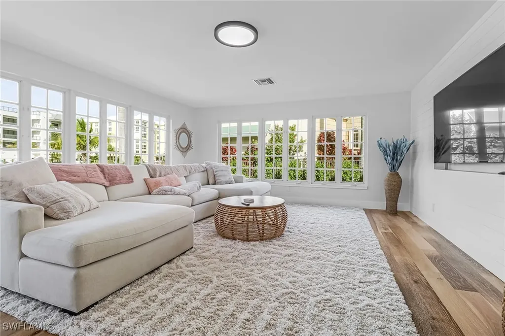 1823 Hurricane Harbor Lane Naples FL 34102