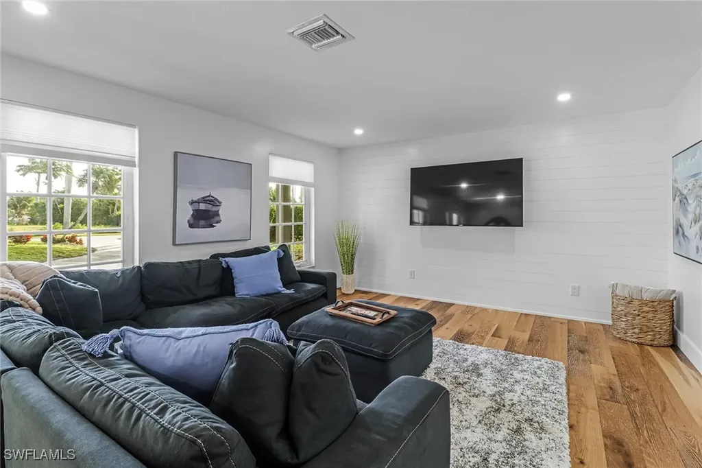 1823 Hurricane Harbor Lane Naples FL 34102