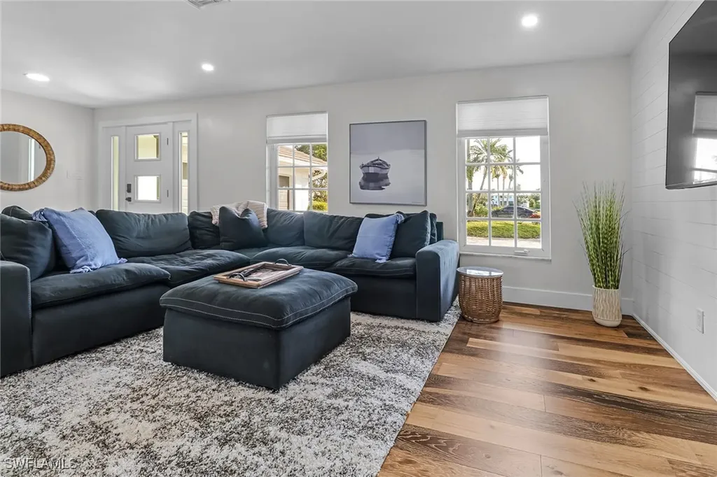 1823 Hurricane Harbor Lane Naples FL 34102