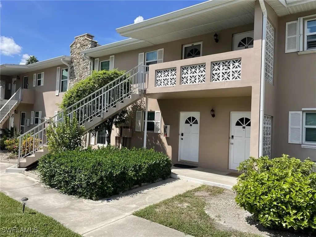 221 Cypress Way E Naples FL 34110