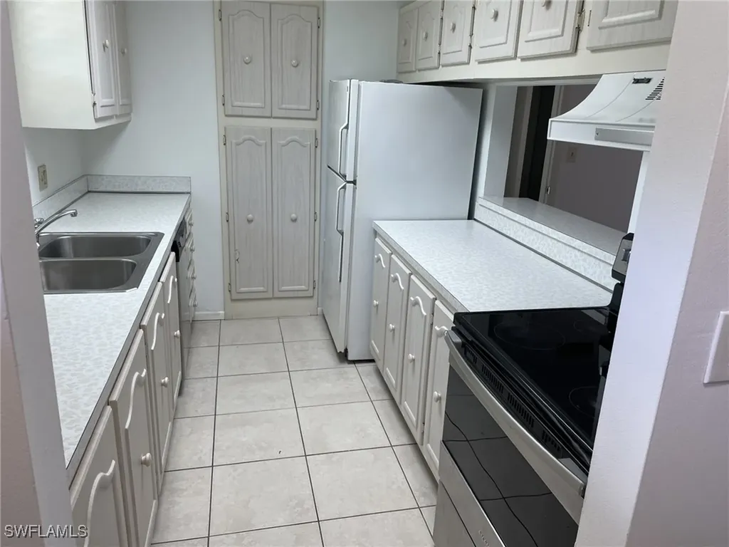 221 Cypress Way E Naples FL 34110