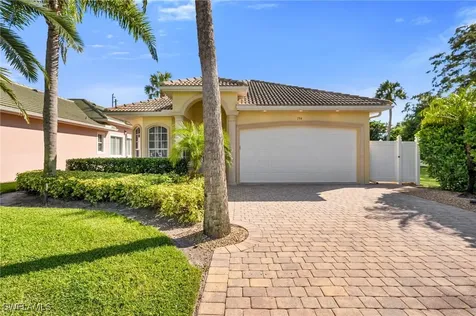 794 97TH Avenue N Naples FL 34108