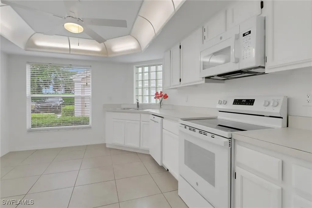 9836 Luna Circle Naples FL 34109
