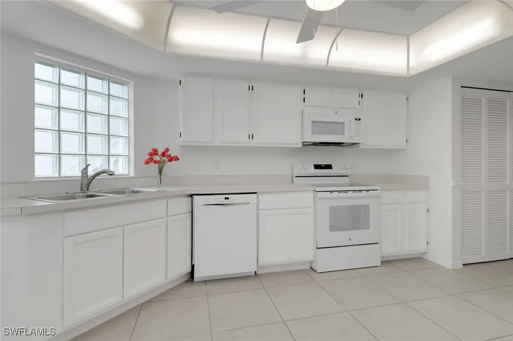 9836 Luna Circle Naples FL 34109
