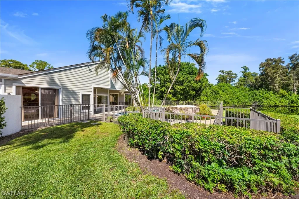 415 Edgemere Way N Naples FL 34105