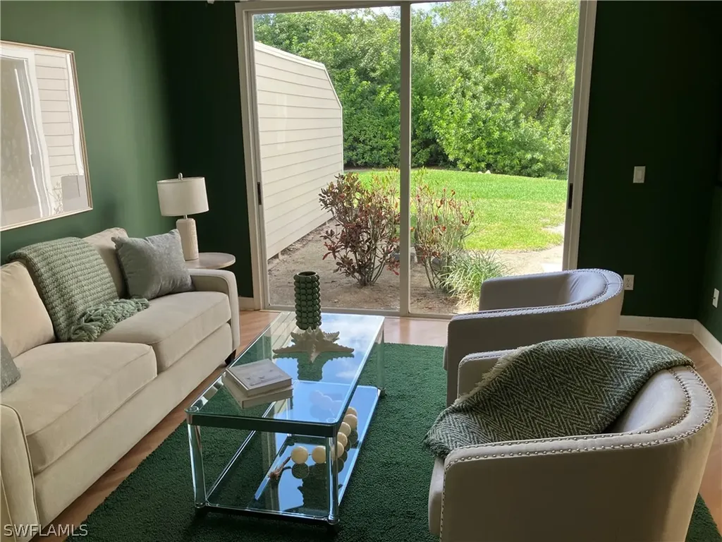 415 Edgemere Way N Naples FL 34105