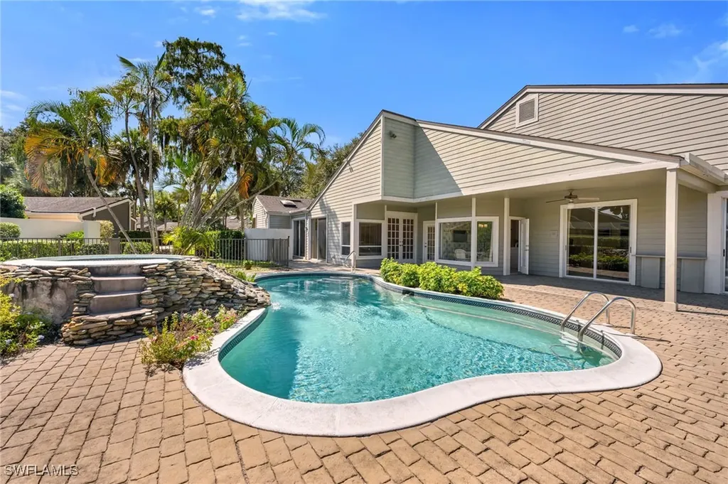 415 Edgemere Way N Naples FL 34105