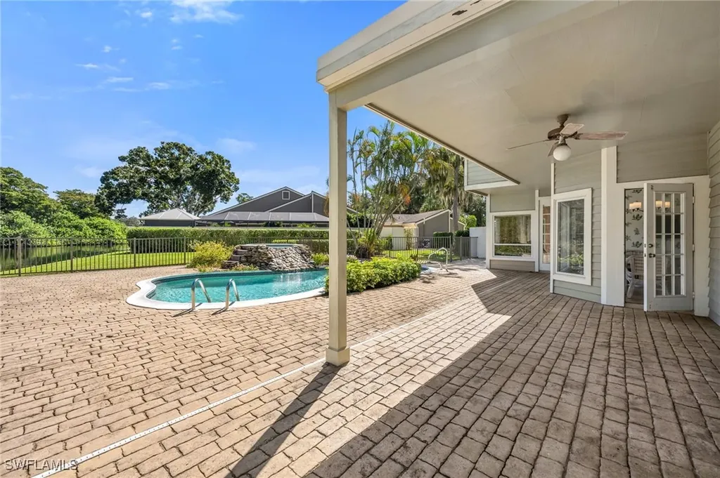 415 Edgemere Way N Naples FL 34105
