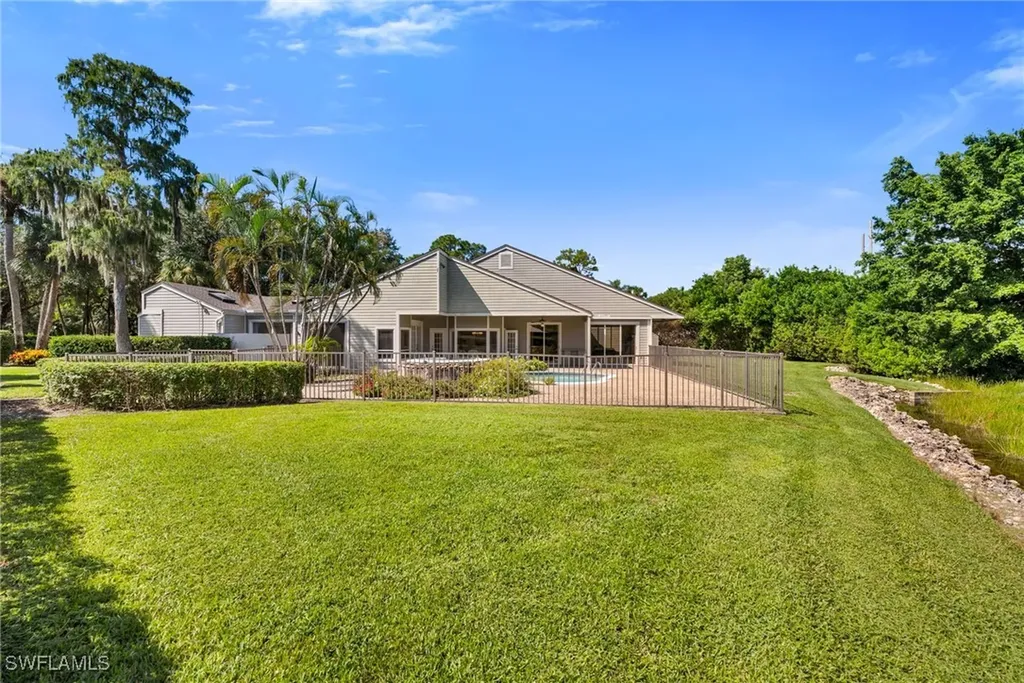 415 Edgemere Way N Naples FL 34105
