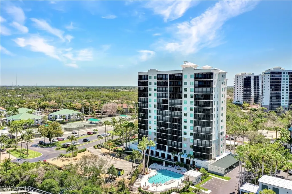 Naples FL, 430 Cove Tower Drive, Unit 403