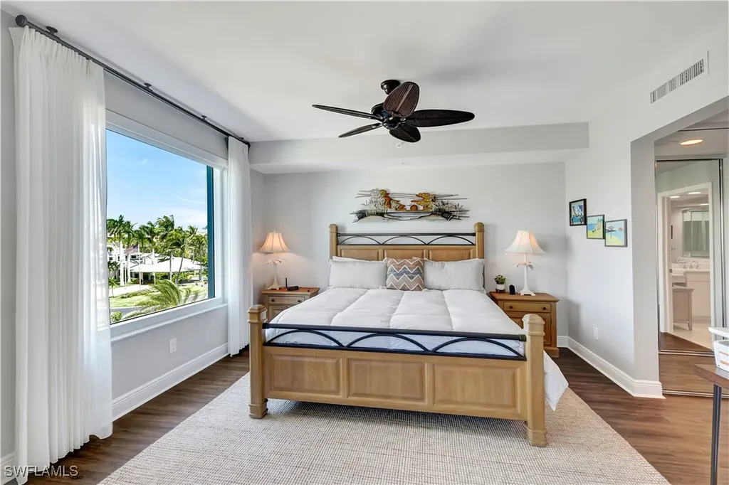 430 Cove Tower Drive Naples FL 34110