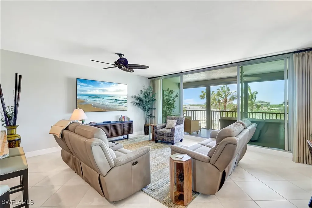 430 Cove Tower Drive Naples FL 34110