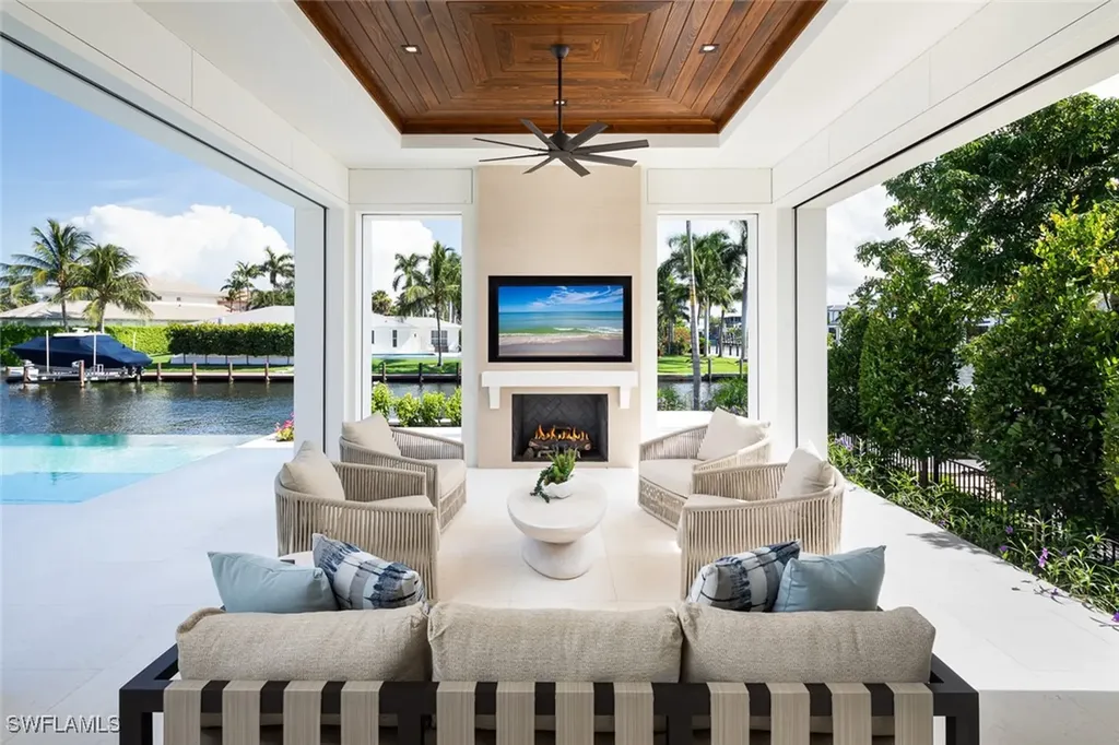 625 21st Avenue S Naples FL 34102