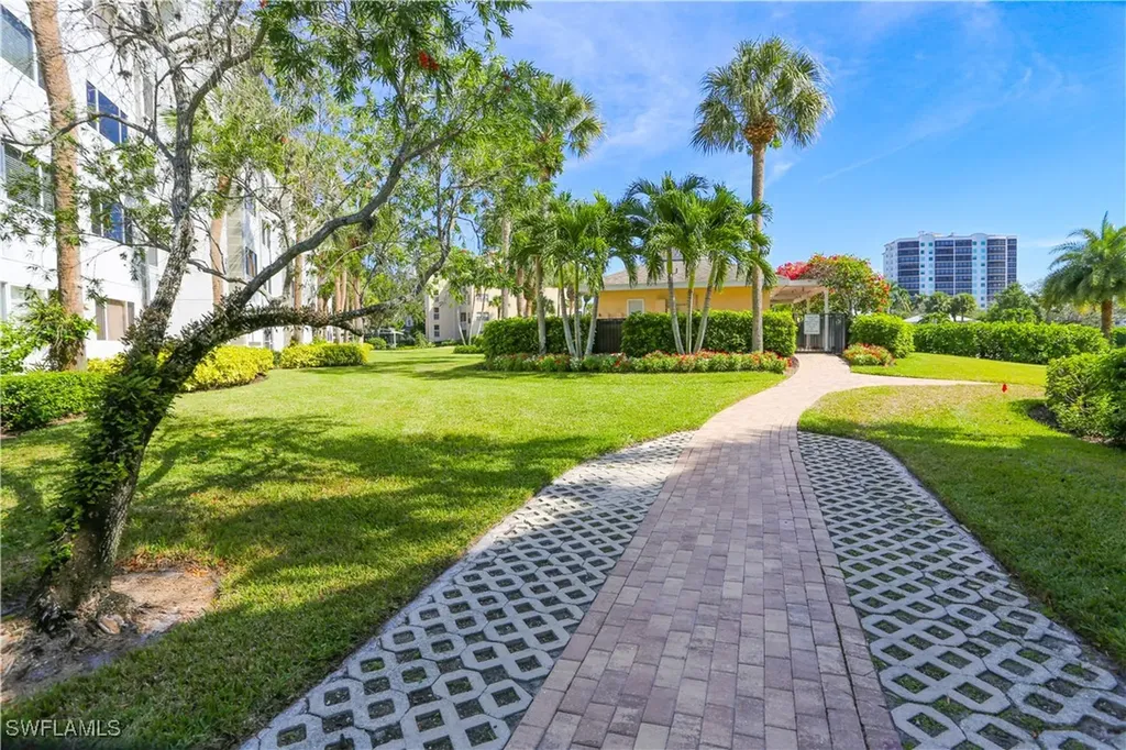 360 Horse Creek Drive Naples FL 34110