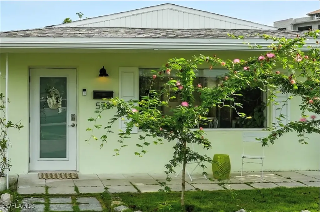 578 14th Street N Naples FL 34102