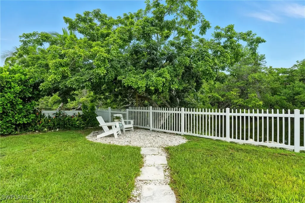 578 14th Street N Naples FL 34102
