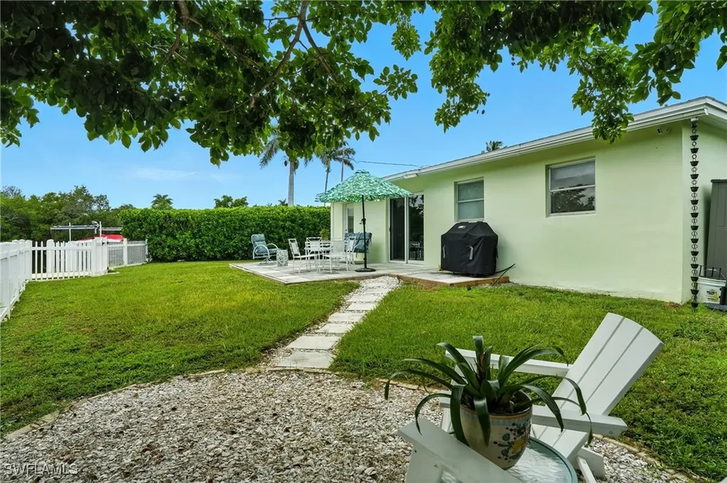 578 14th Street N Naples FL 34102