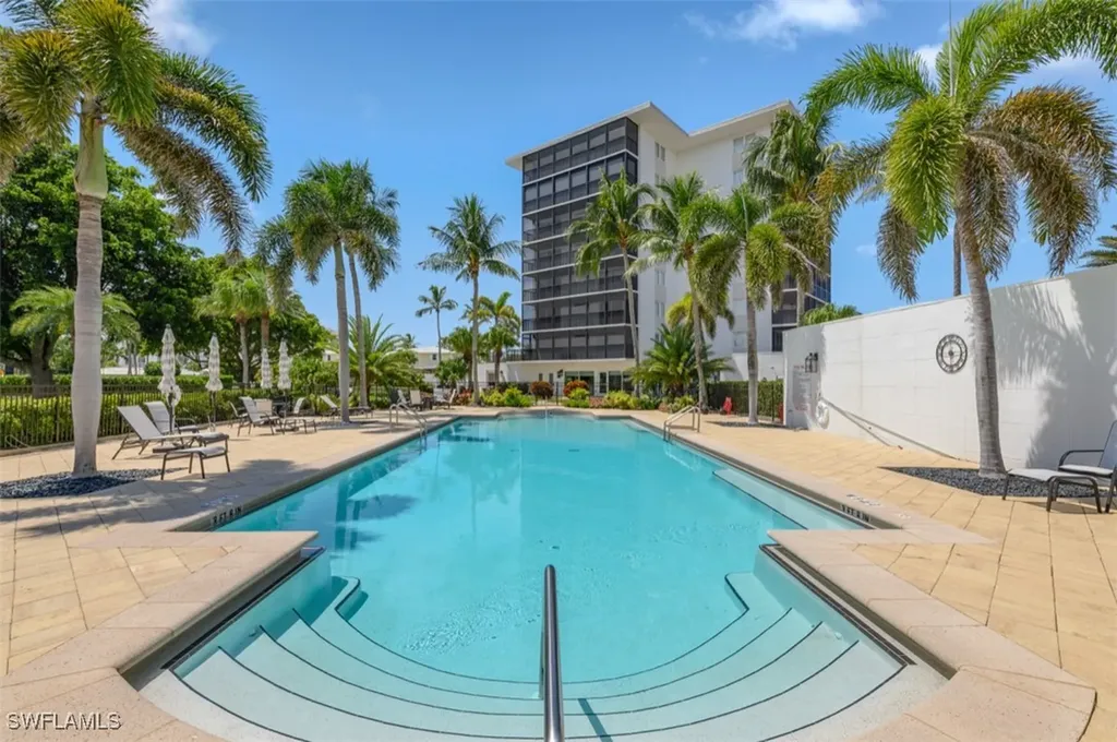 2170 Gulf Shore Boulevard N Naples FL 34102