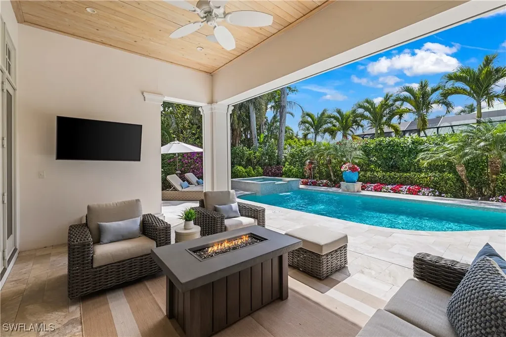 532 Pine Grove Lane Naples FL 34103