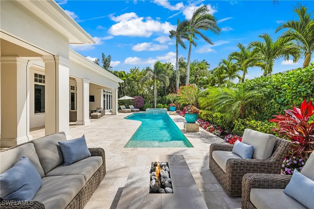 532 Pine Grove Lane Naples FL 34103