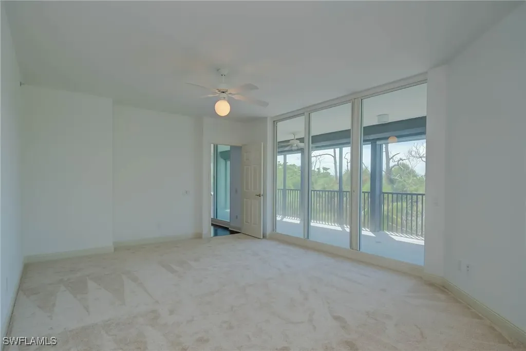 Naples FL, 445 Cove Towers Drive, Unit 304