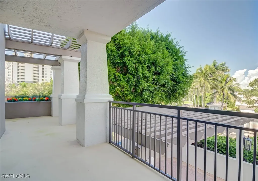 445 Cove Towers Drive Naples FL 34110