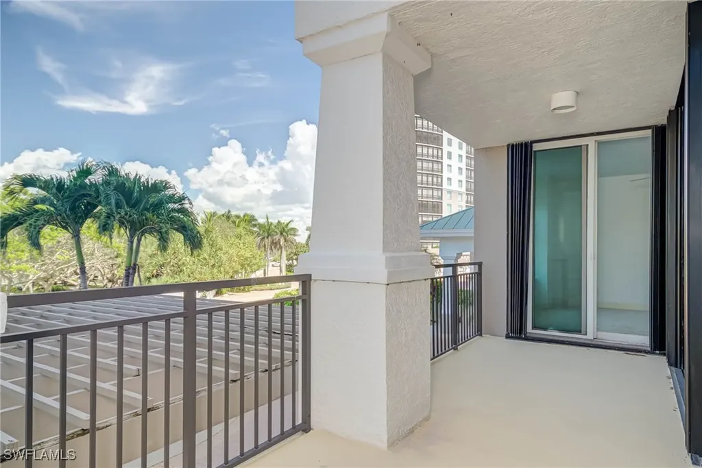 445 Cove Towers Drive Naples FL 34110