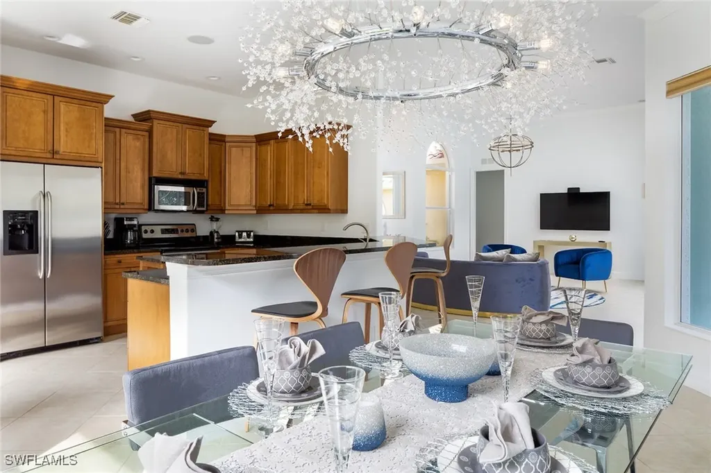 982 Tivoli Court Naples FL 34104
