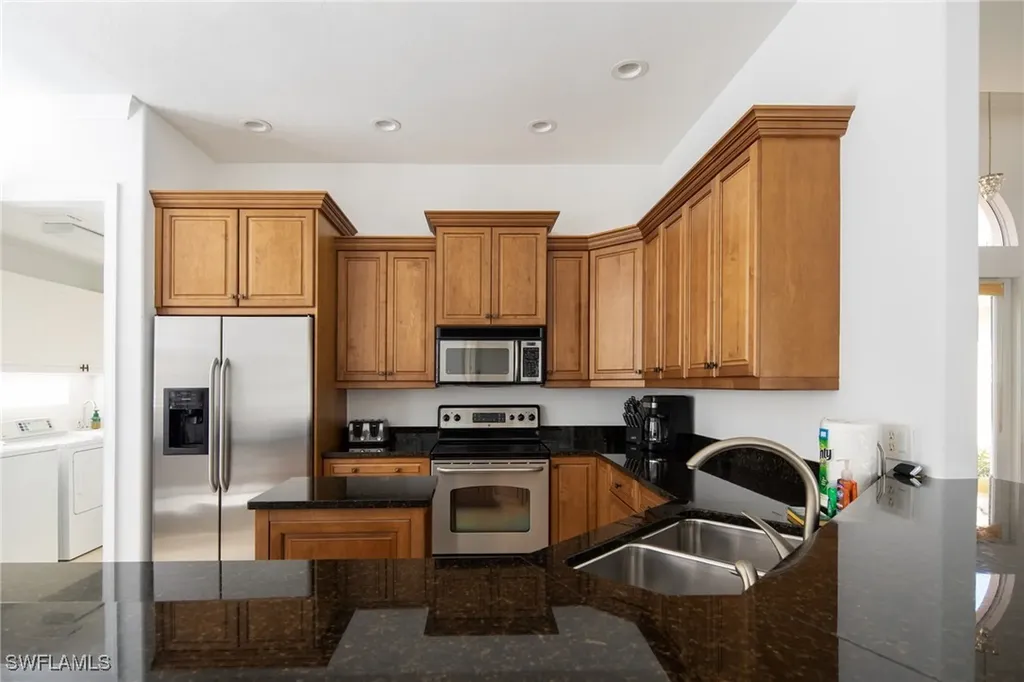 982 Tivoli Court Naples FL 34104