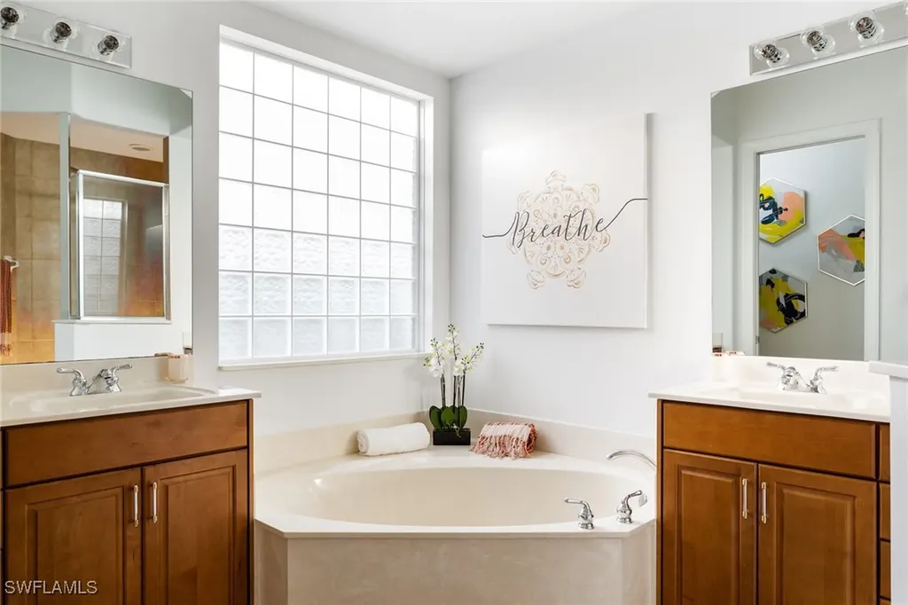 982 Tivoli Court Naples FL 34104