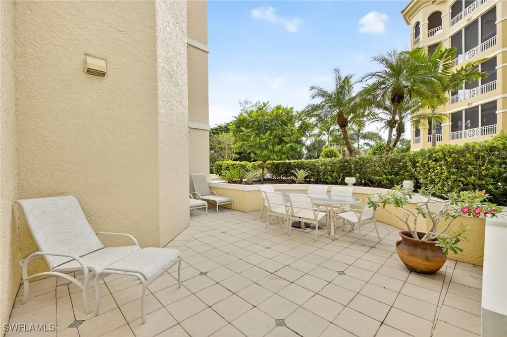 2748 Tiburon Boulevard E Naples FL 34109