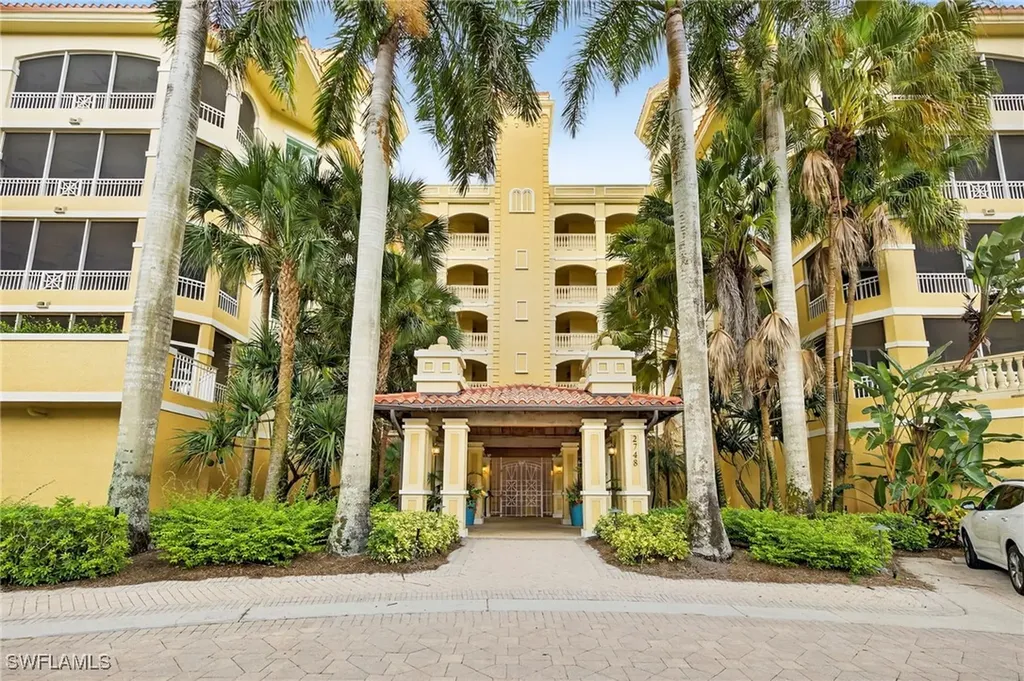 2748 Tiburon Boulevard E Naples FL 34109