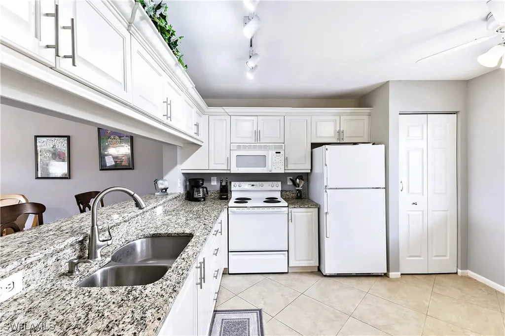 1001 Eastham Way Naples FL 34104