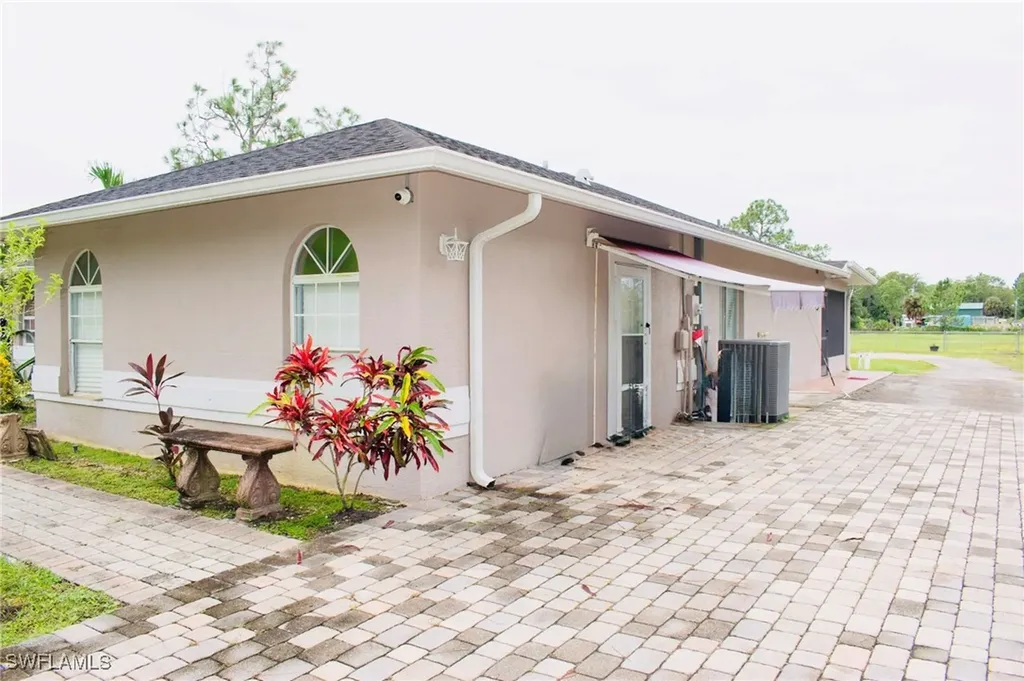 3210 22nd Avenue NE Naples FL 34120