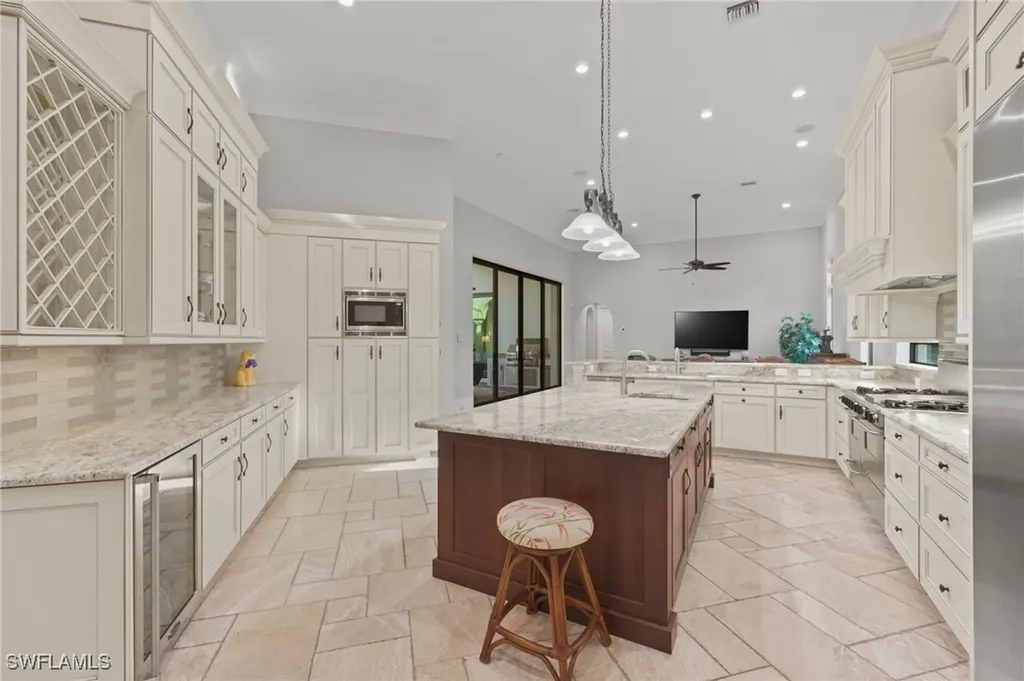 6489 Highcroft Drive Naples FL 34119