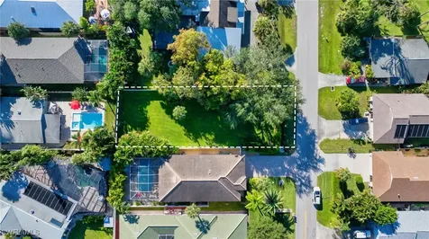 790 97TH Avenue N Naples FL 34108