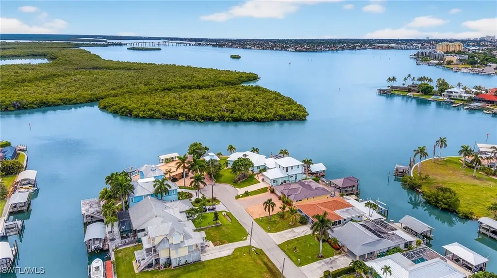 160 San Salvador Street Naples FL 34113