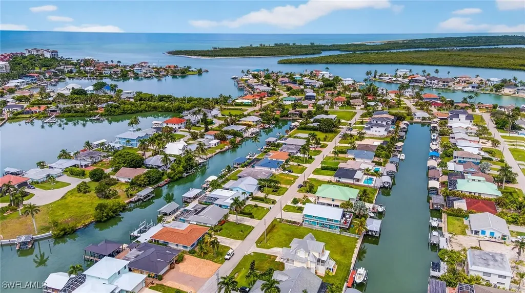 160 San Salvador Street Naples FL 34113