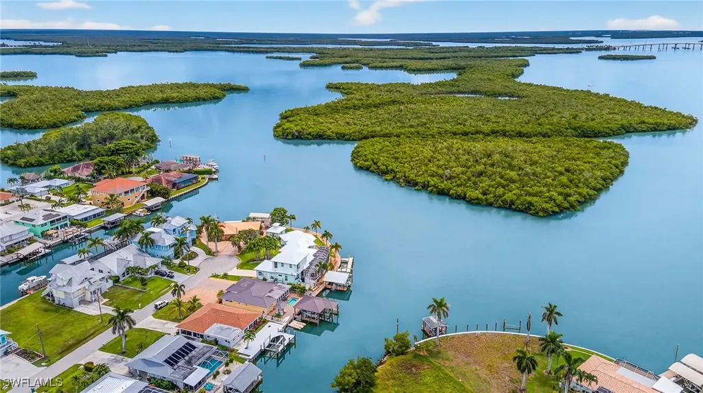 160 San Salvador Street Naples FL 34113