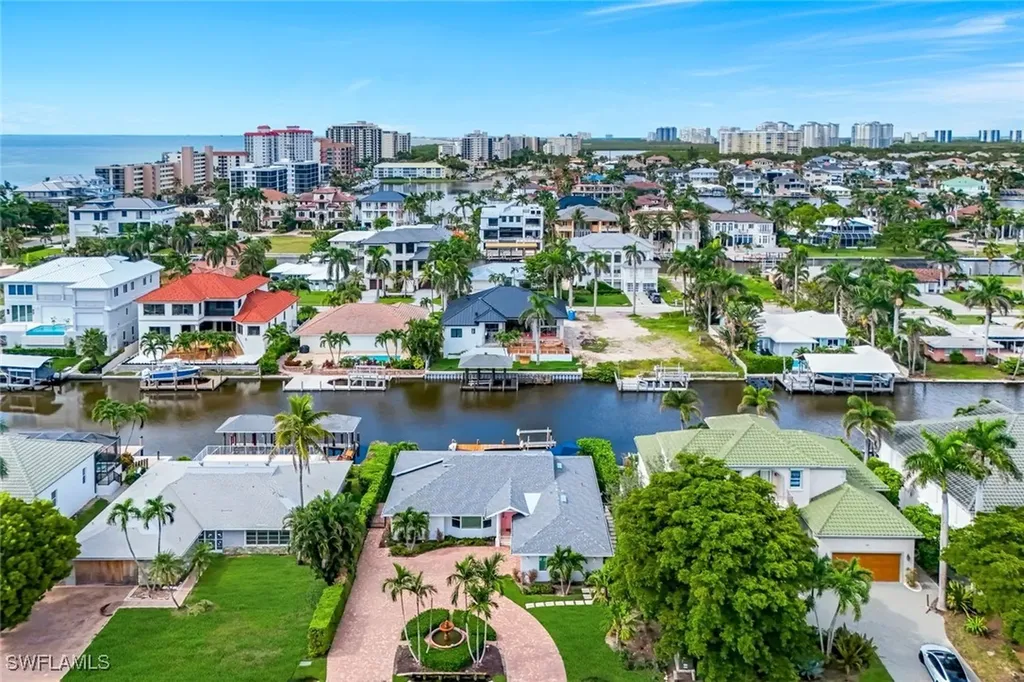151 Bayview Avenue Naples FL 34108