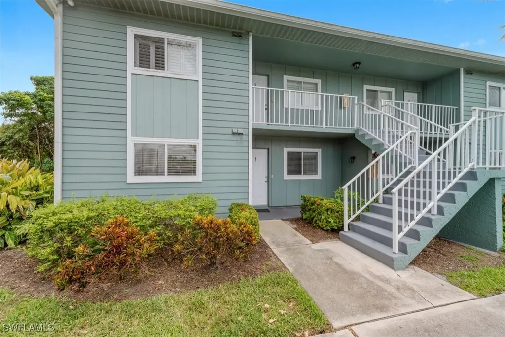 134 Cypress Way E Naples FL 34110