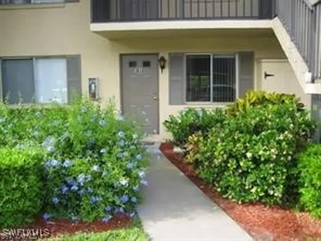 3618 Arctic Circle Naples FL 34112-5045