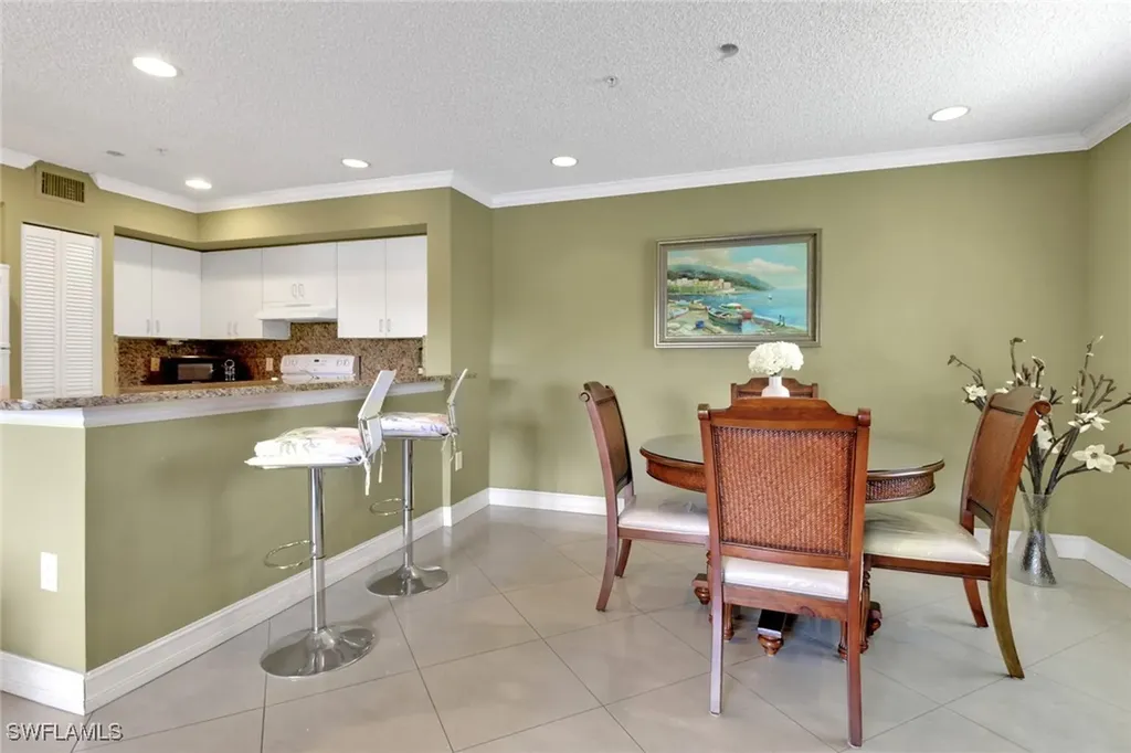 1195 Wildwood Lakes Boulevard Naples FL 34104