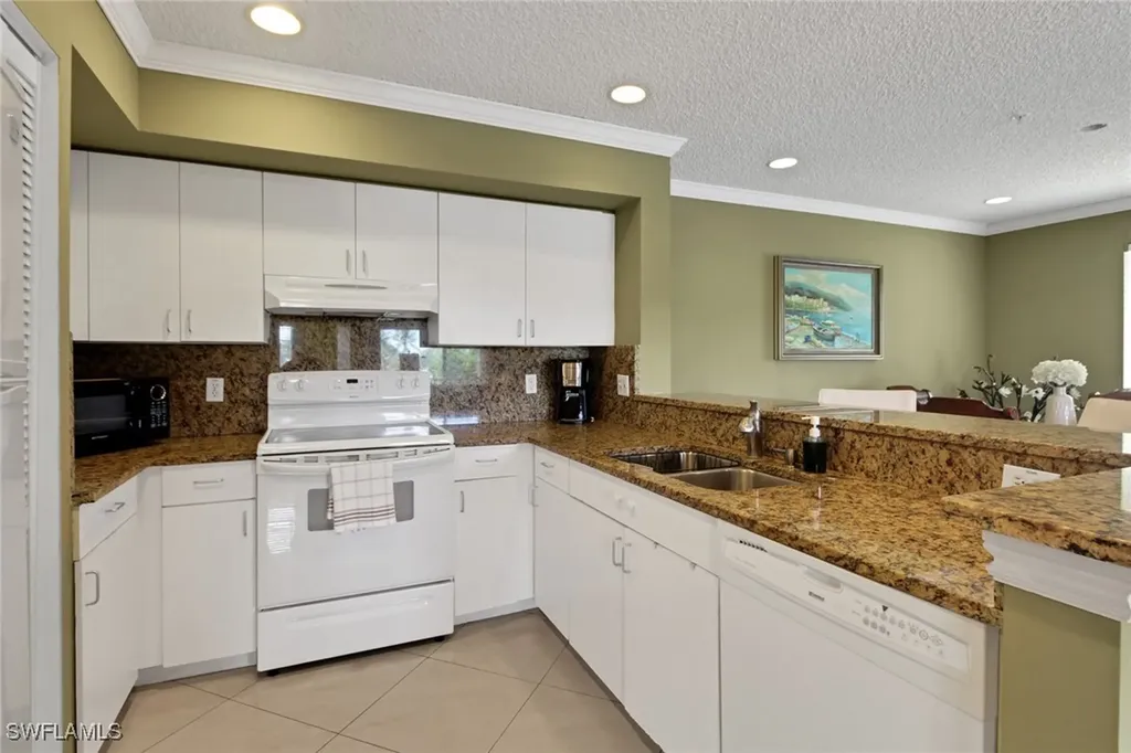 1195 Wildwood Lakes Boulevard Naples FL 34104