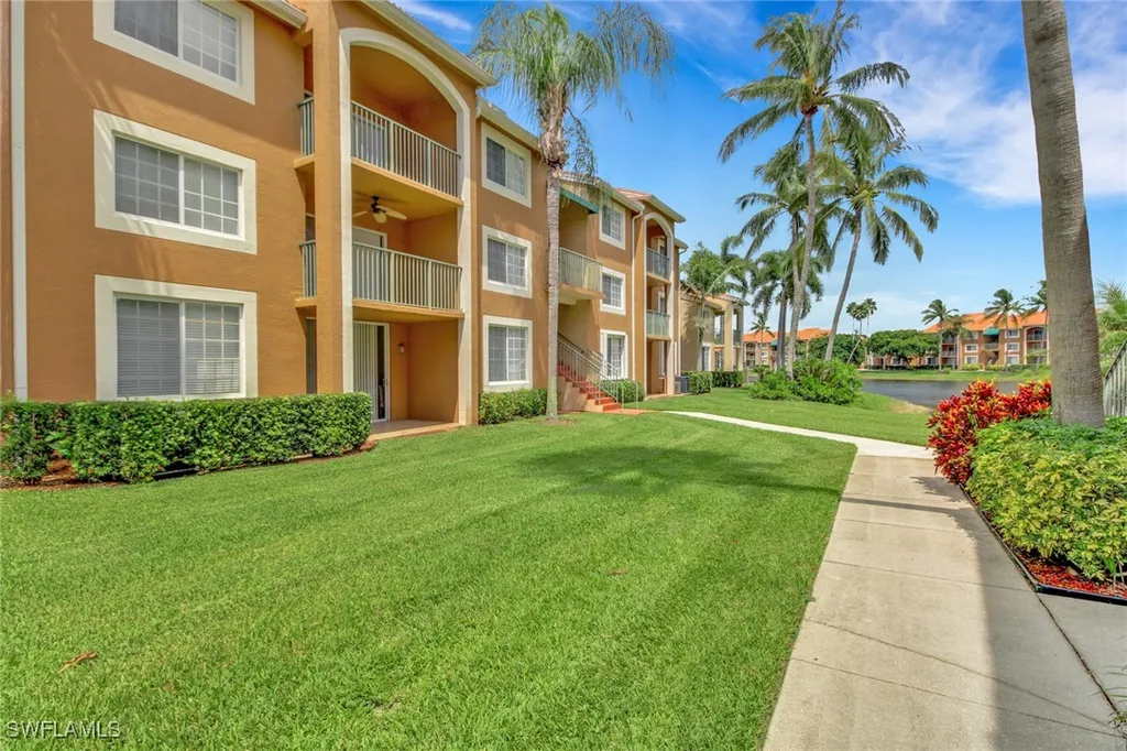 1195 Wildwood Lakes Boulevard Naples FL 34104