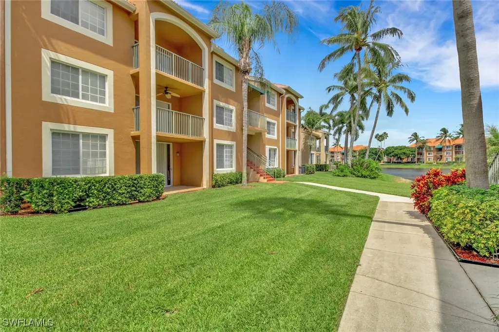 1195 Wildwood Lakes Boulevard Naples FL 34104